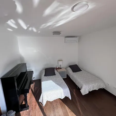 R64 Deluxe Déjà Vu Villa